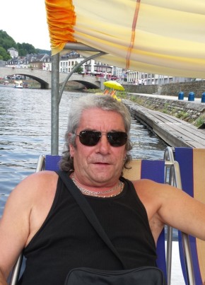 Roger, 74, République Française, Sedan