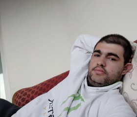 Giorgos, 30, Thessaloniki