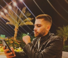Mahmoud, 24, Adh Dhayd