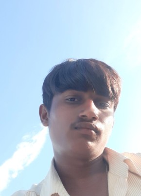 Rajesh Makavana , 21, India, Bhuj