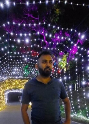 Pathum из මහනුවර 37 лет