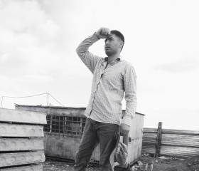 Komil Komil, 33, Kyzyl