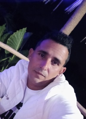 Carlos Octavio, 40, República de Cuba, La Habana