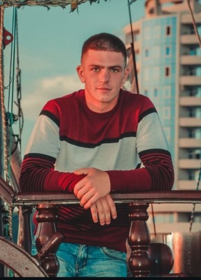 Максим из Москвы 26 лет