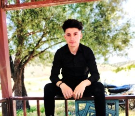 Mahmut, 21, Konya