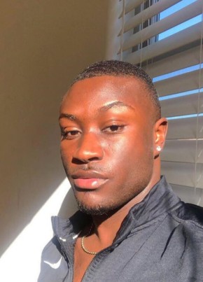 Thapelo из IGoli 18 лет