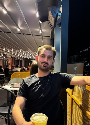 Emre из Eskişehir 26 лет