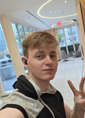 Adam из New York City 32 года
