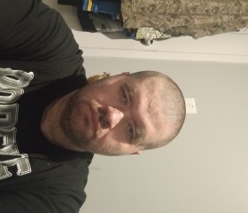 Travis, 35, Bay City (State of Michigan)