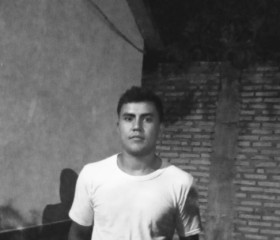 David, 20, Asuncion