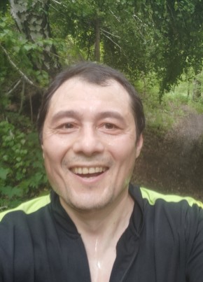 Денис из Токмака 44 года