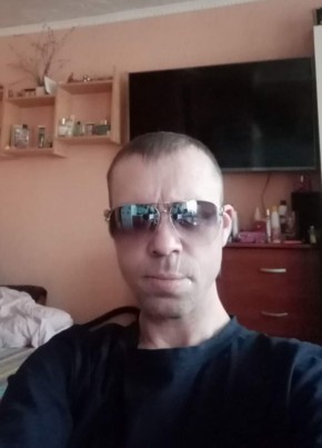 Иван, 42, Россия, Долинск