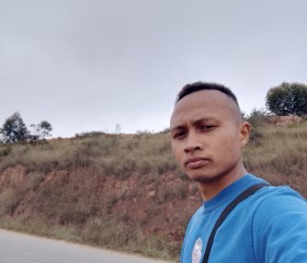 NJARASOA, 25, Fianarantsoa