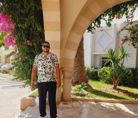Sidali, 30, Algiers