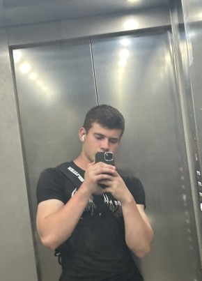 Кирилл из Новосибирска 19 лет