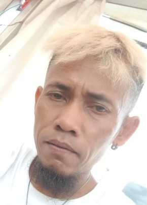 Heri Yana, 43, Indonesia, Pasarkemis