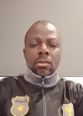 Lucky Bhembe из Witbank 55 лет