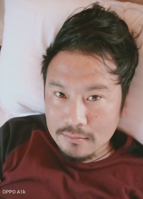 Sogyal Wangchuk, 32, འབྲུག་ཡུལ་, ཐིམ་ཕུུུུ