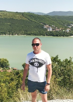 Анатолий, 35, Россия, Кузнецк