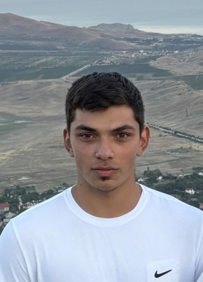 Артур из Симферополи 19 лет