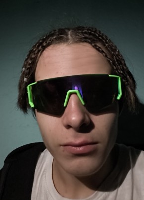 дима из Ижевска 18 лет