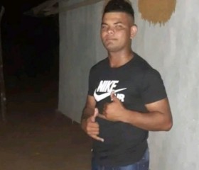 Alex David, 18, Bogota