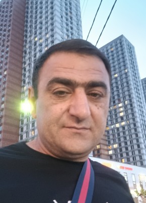 Роман из Пензы 48 лет