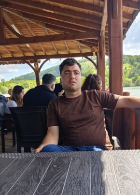 Mustafa из Bursa 23 года