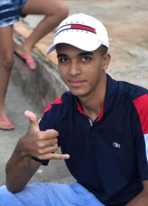 Vitor, 21, República Federativa do Brasil, São Paulo capital
