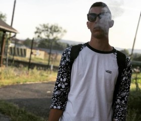Oliver, 24, Hlohovec
