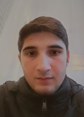 Амир из Берасьце 23 года