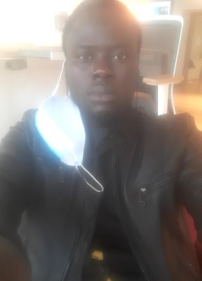 Youssou , 29, Repubblica Italiana, Milano