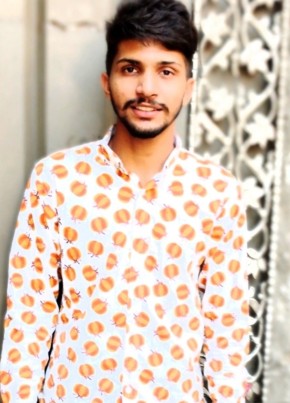 Ayoush, 18, Pakistan, Lahore