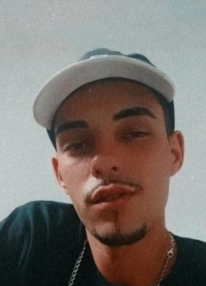 Vinicius, 24, República Federativa do Brasil, Cataguases