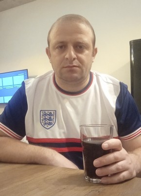 Giorgi, 39, United Kingdom, London