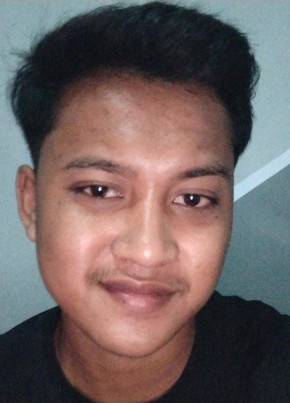 Abi из Kota Surabaya 18 лет