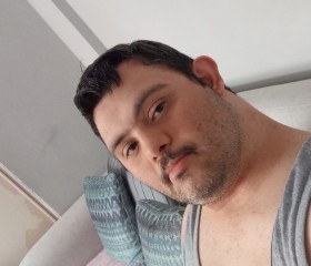 Yunus Emre arpac, 24, Istanbul