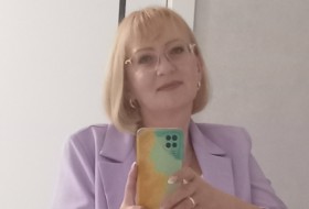 Elena, 59 - Just Me