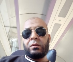 Issam, 36, Algiers