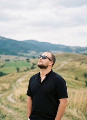 Артем из Таганрога 33 года