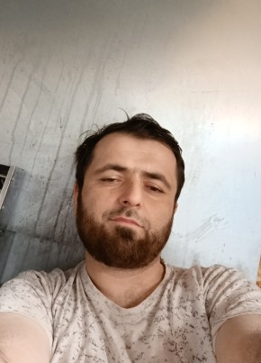 Qurban Makarov из Грозныя 33 года