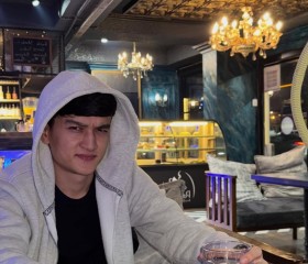 Zhakhongir, 18, Toronto