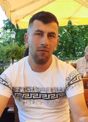 Gabriel из Halle (Saale) 33 года