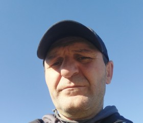 Zuria, 46, Gori