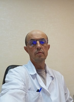 Денис из Воронежа 52 года