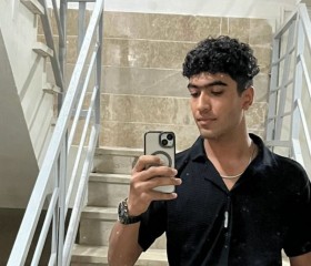 HI, 18, Paris