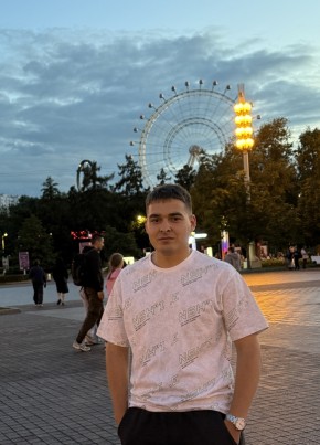 Максим из Москвы 21 год