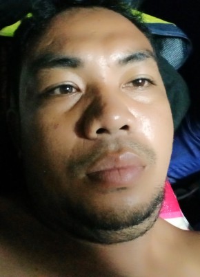 Philip Silvestre, 35, Pilipinas, Maynila