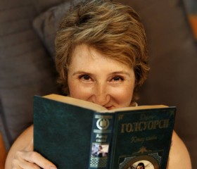 Elena, 55, Huddersfield