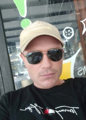 Роман из Москвы 46 лет